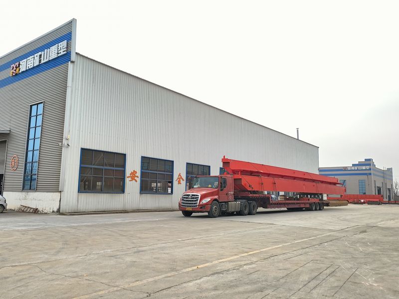 兩臺10噸 跨度28.4米電動葫蘆橋式起重機，發(fā)往山東威海